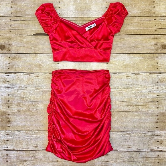 NWT Tiger Mist Dalton Red Satin Crop Top and Skirt Two Piece Set - Picture 3 of 8